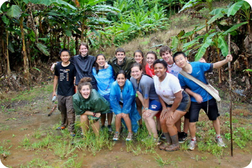 A group of happy Loop Abroad student 